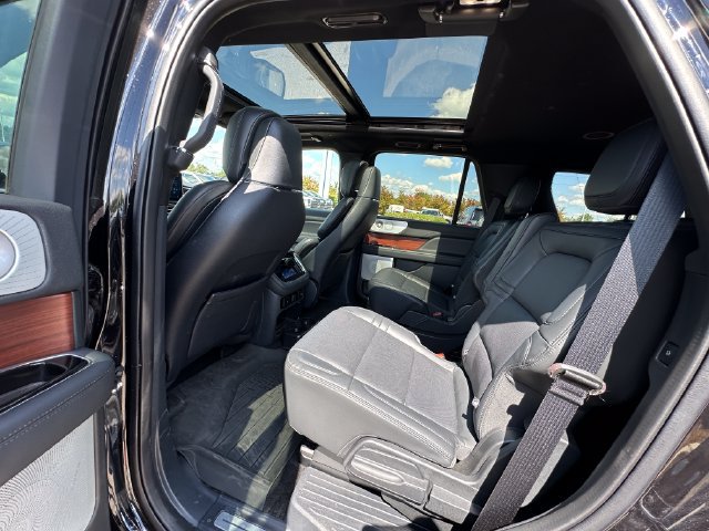 Used 2022 Lincoln Navigator Reserve w/ Equipment Group 201A AWD/4WD image 22