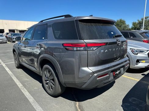 Used 2024 Nissan Pathfinder SV AWD/4WD image 4