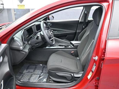 Used 2024 Hyundai Elantra SE image 11