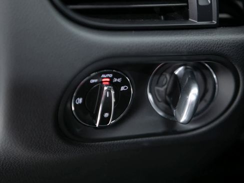 Certified 2025 Porsche Macan image 20