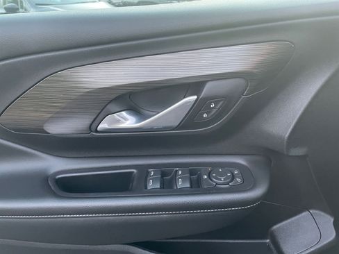 Used 2024 GMC Terrain SLE image 18