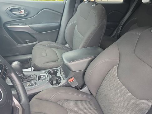 Used 2019 Jeep Cherokee Latitude w/ Popular Appearance Group image 14