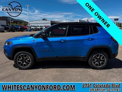 Used 2025 Jeep Compass Trailhawk AWD/4WD image 2