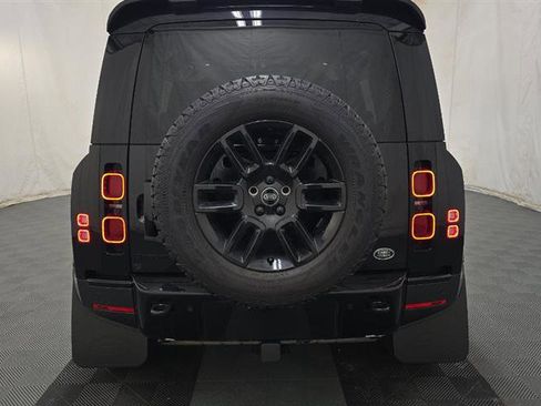 Used 2023 Land Rover Defender 110 S image 5