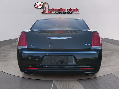 Used 2021 Chrysler 300 Touring w/ Chrome Appearance Package image 5