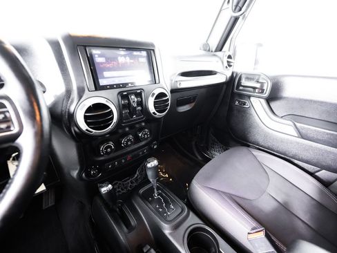 Used 2014 Jeep Wrangler Unlimited Rubicon w/ Dual Top Group AWD/4WD image 30