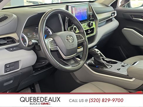 Used 2023 Toyota Highlander XLE FWD image 10