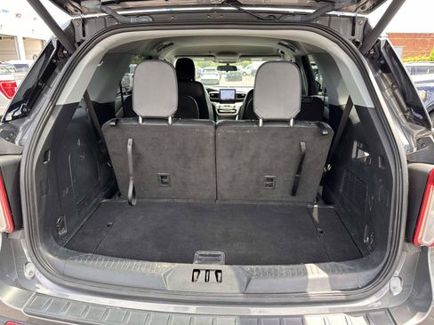 Used 2023 Ford Explorer XLT w/ Equipment Group 202A AWD/4WD image 8