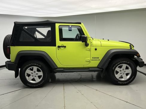 Used 2017 Jeep Wrangler Sport AWD/4WD image 6