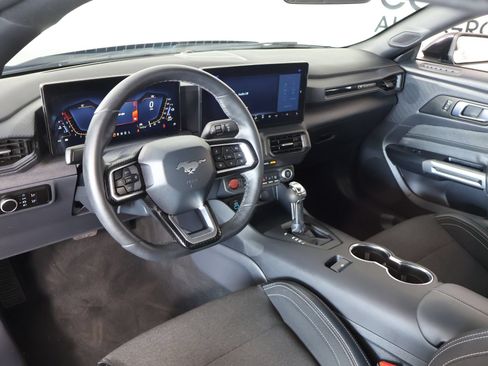 Used 2025 Ford Mustang Coupe RWD image 2
