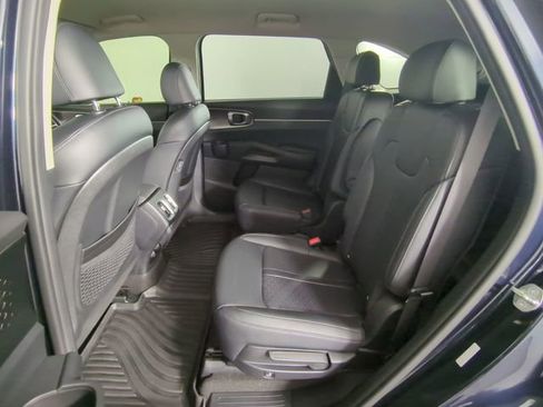 Used 2023 Kia Sorento EX image 21