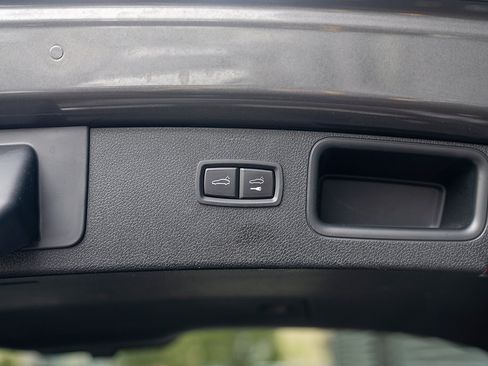 Certified 2018 Porsche Macan AWD/4WD image 22
