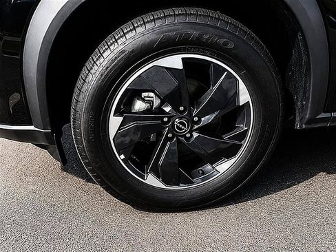 Used 2024 Nissan Rogue SV AWD/4WD image 9