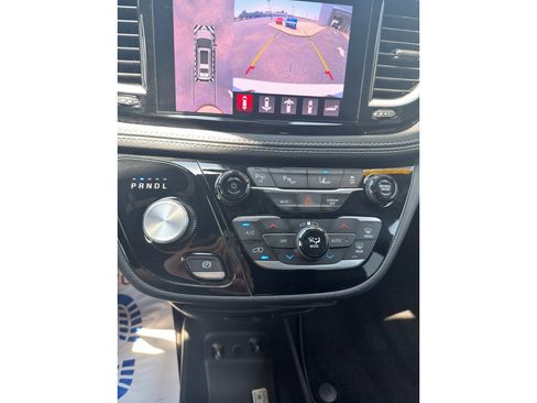 Used 2024 Chrysler Pacifica Limited FWD image 21