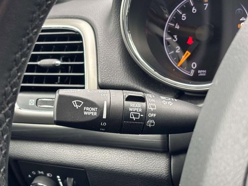 Certified 2021 Jeep Grand Cherokee Laredo image 28