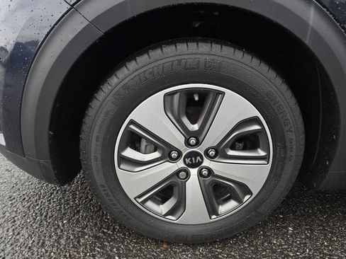 Used 2018 Kia Niro EX Premium image 12