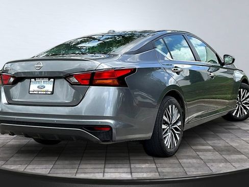 Used 2025 Nissan Altima 2.5 SV FWD image 6