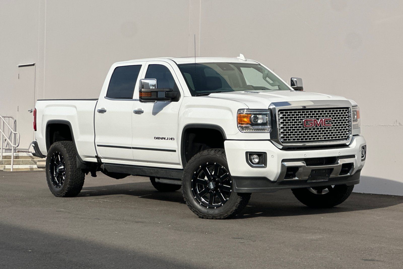Used 2016 GMC Sierra 2500 Denali w/ Duramax Plus Package AWD/4WD image 2