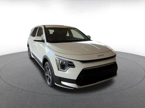 Used 2026 Kia Niro LX FWD image 3