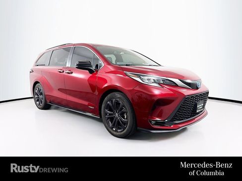 Used 2021 Toyota Sienna XSE w/ XSE Plus Package FWD image 1