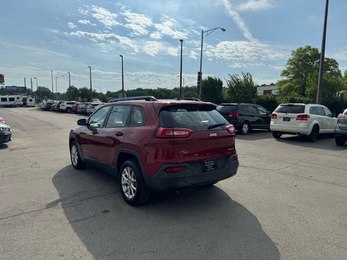 Used 2016 Jeep Cherokee Sport w/ Cold Weather Group FWD image 5