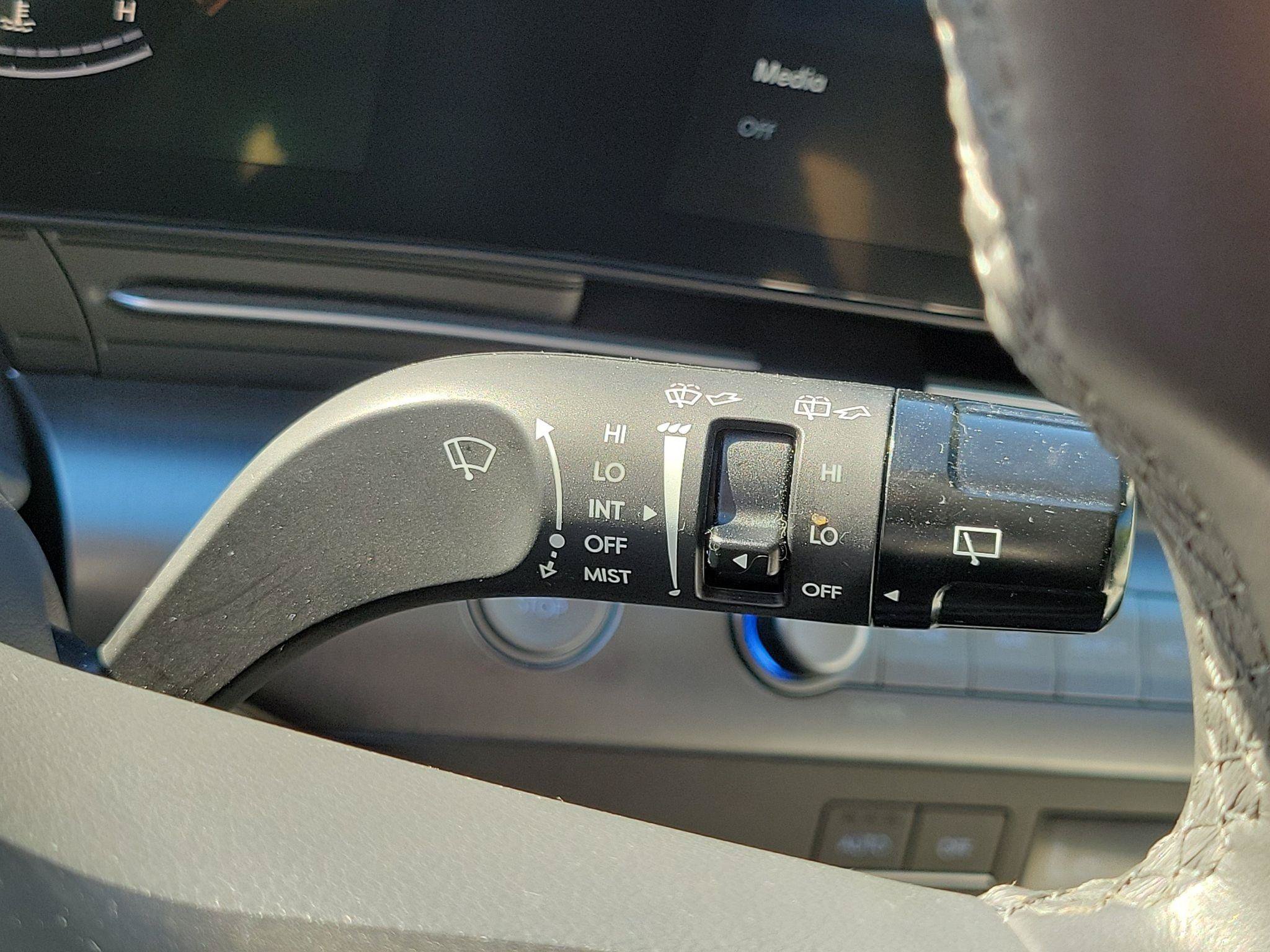 Used 2025 Hyundai Kona SEL AWD/4WD image 14