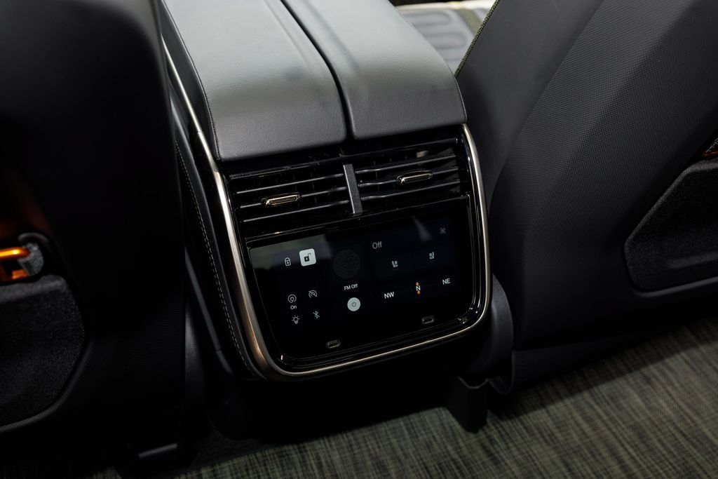 Used 2025 Rivian R1T Adventure Dual AWD/4WD image 19