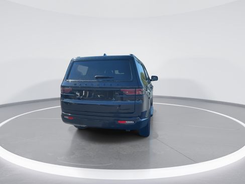 Used 2024 Jeep Wagoneer Series II w/ Convenience Group I image 8