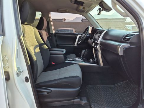 Used 2022 Toyota 4Runner SR5 AWD/4WD image 31