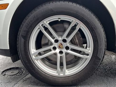 Certified 2021 Porsche Macan AWD/4WD image 15