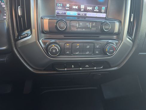 Used 2018 Chevrolet Silverado 1500 LT AWD/4WD image 21