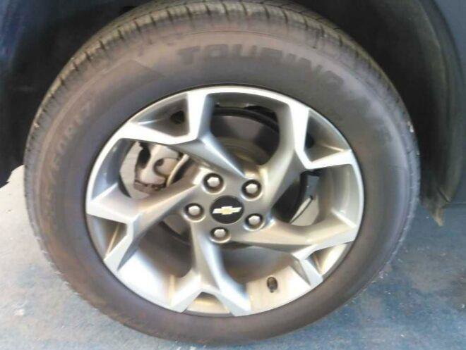 Used 2025 Chevrolet Trax LT FWD image 4