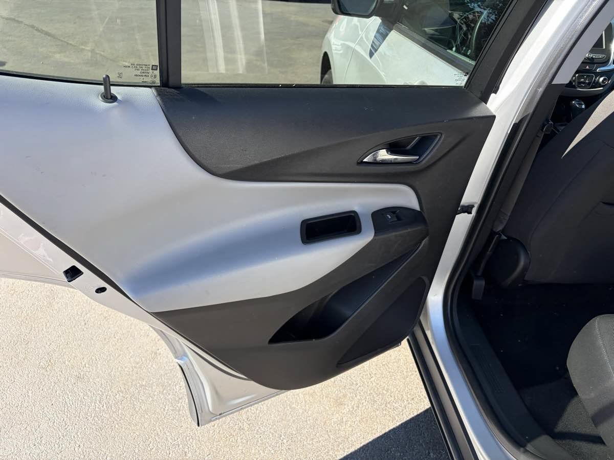 Used 2019 Chevrolet Equinox LS w/ LS Convenience Package AWD/4WD image 17