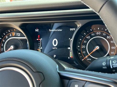 New 2025 Jeep Gladiator Rubicon w/ Convenience Group image 26