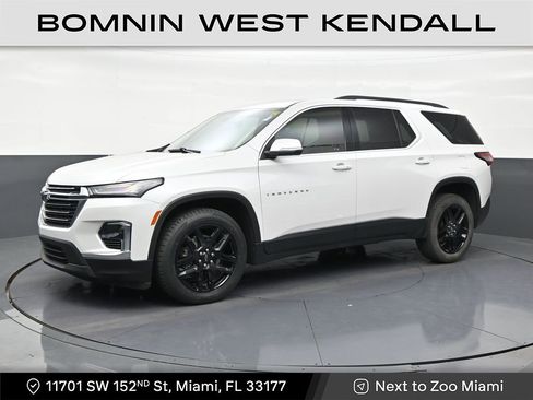 Used 2022 Chevrolet Traverse LT FWD image 1