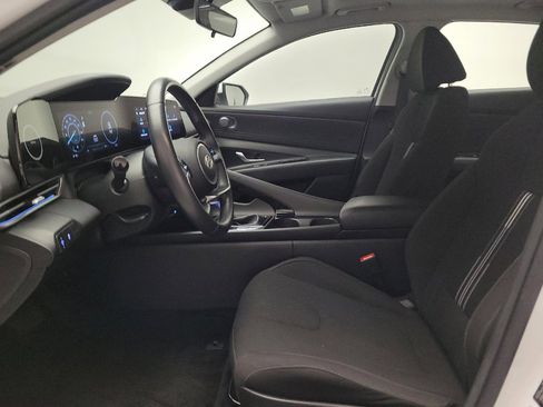 Used 2025 Hyundai Elantra SEL FWD image 17