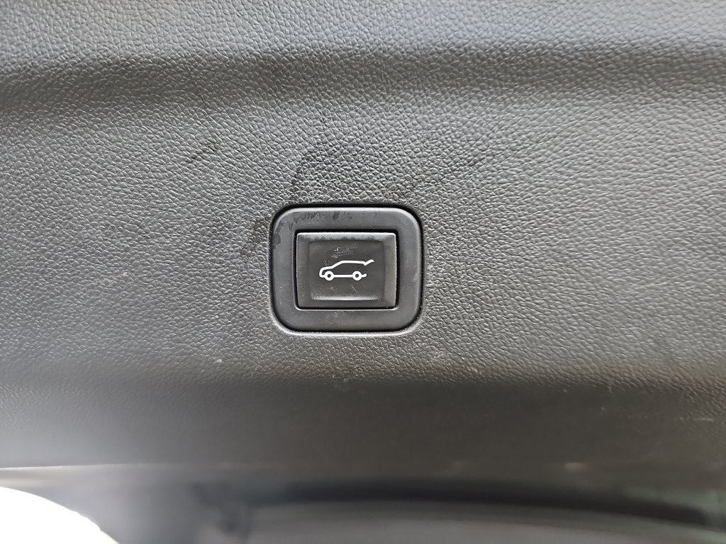 Used 2023 GMC Yukon XL Denali Ultimate w/ LPO, Floor Liner Package AWD/4WD image 18