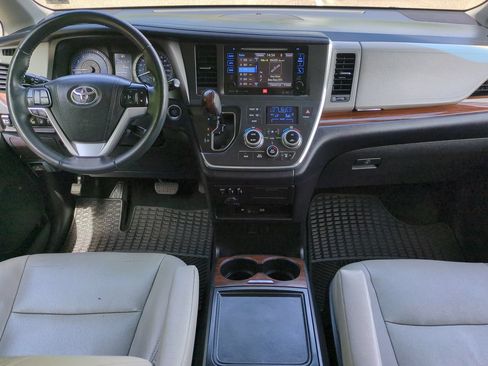 Used 2017 Toyota Sienna Limited Premium FWD image 15