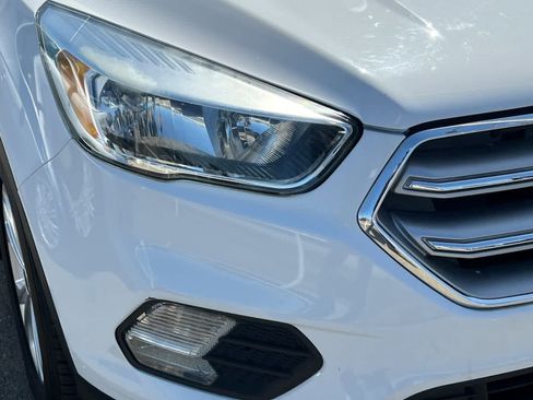 Used 2017 Ford Escape SE image 14