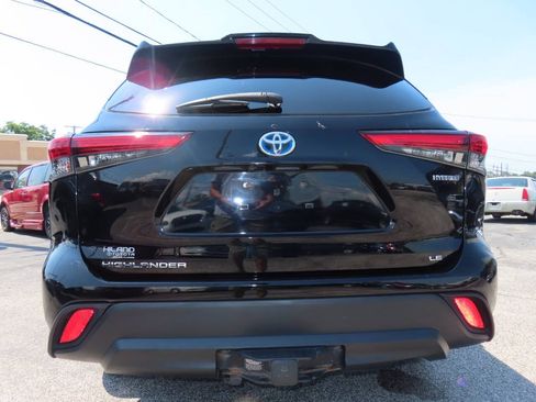 Used 2020 Toyota Highlander LE AWD/4WD image 25