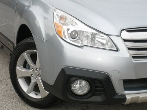 Used 2013 Subaru Outback 2.5i Limited AWD/4WD image 3