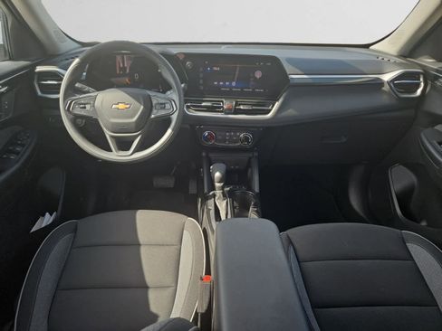 Used 2025 Chevrolet TrailBlazer LT FWD image 9