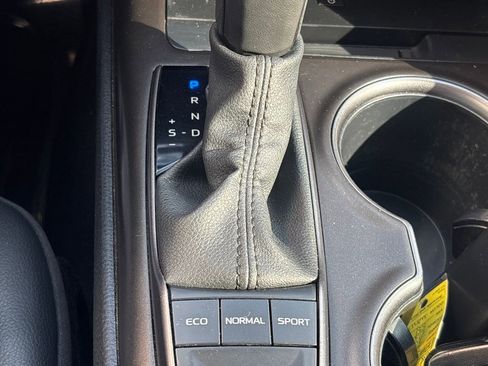 Used 2023 Toyota Camry SE w/ Cold Weather Package image 14