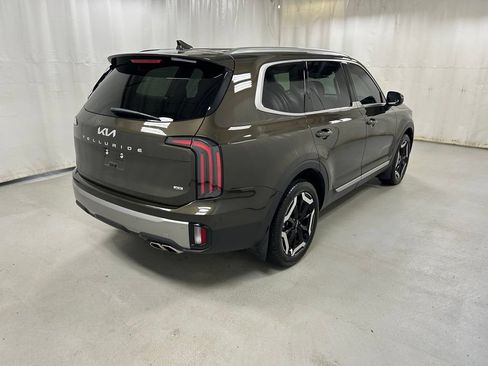 Used 2025 Kia Telluride EX w/ EX Captain's Chair Package AWD/4WD image 4