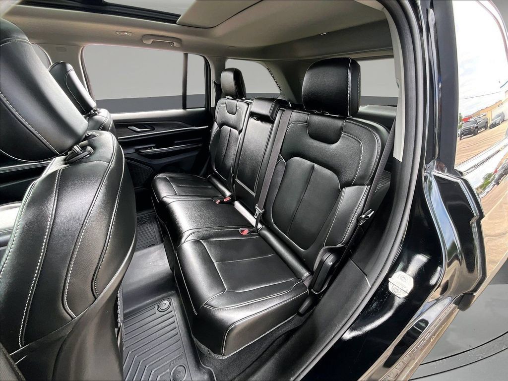 Used 2023 Jeep Grand Cherokee Limited AWD/4WD image 25