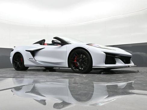 Used 2023 Chevrolet Corvette Z06 RWD image 26
