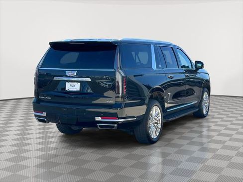 Used 2025 Cadillac Escalade ESV Premium Luxury image 7