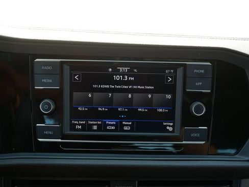 Certified 2023 Volkswagen Jetta SE w/ Panoramic Sunroof Package FWD image 28