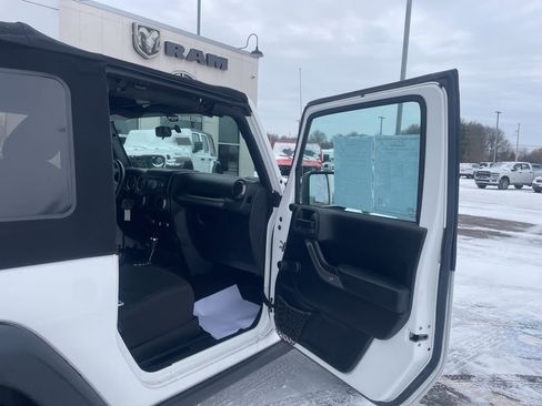 Used 2016 Jeep Wrangler Sport image 13