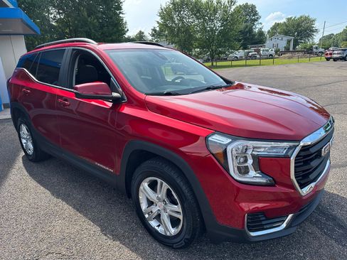 Certified 2022 GMC Terrain SLE w/ Driver Convenience Package AWD/4WD image 3